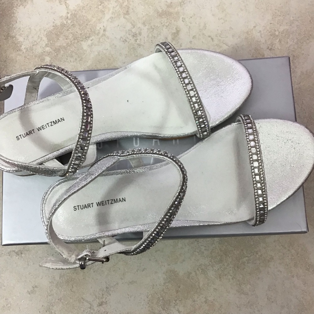 Stuart Weitzman Penelope Four Stones Girls size 4 silver sandals. NWOT.